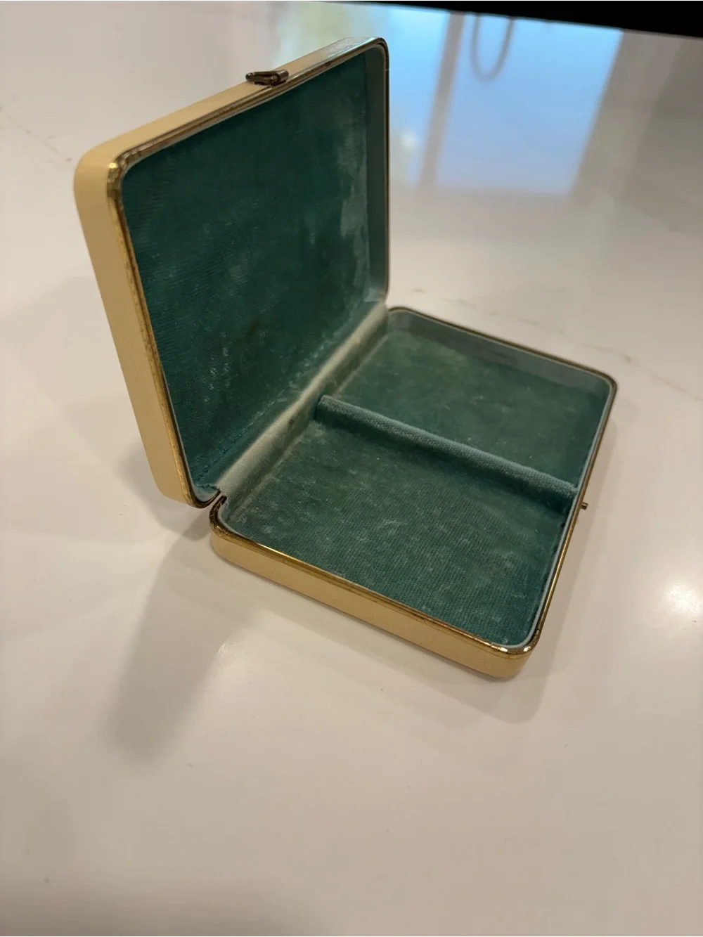 Vintage Cream Jewelry Travel Case with Fleur-de-Lys gold accents